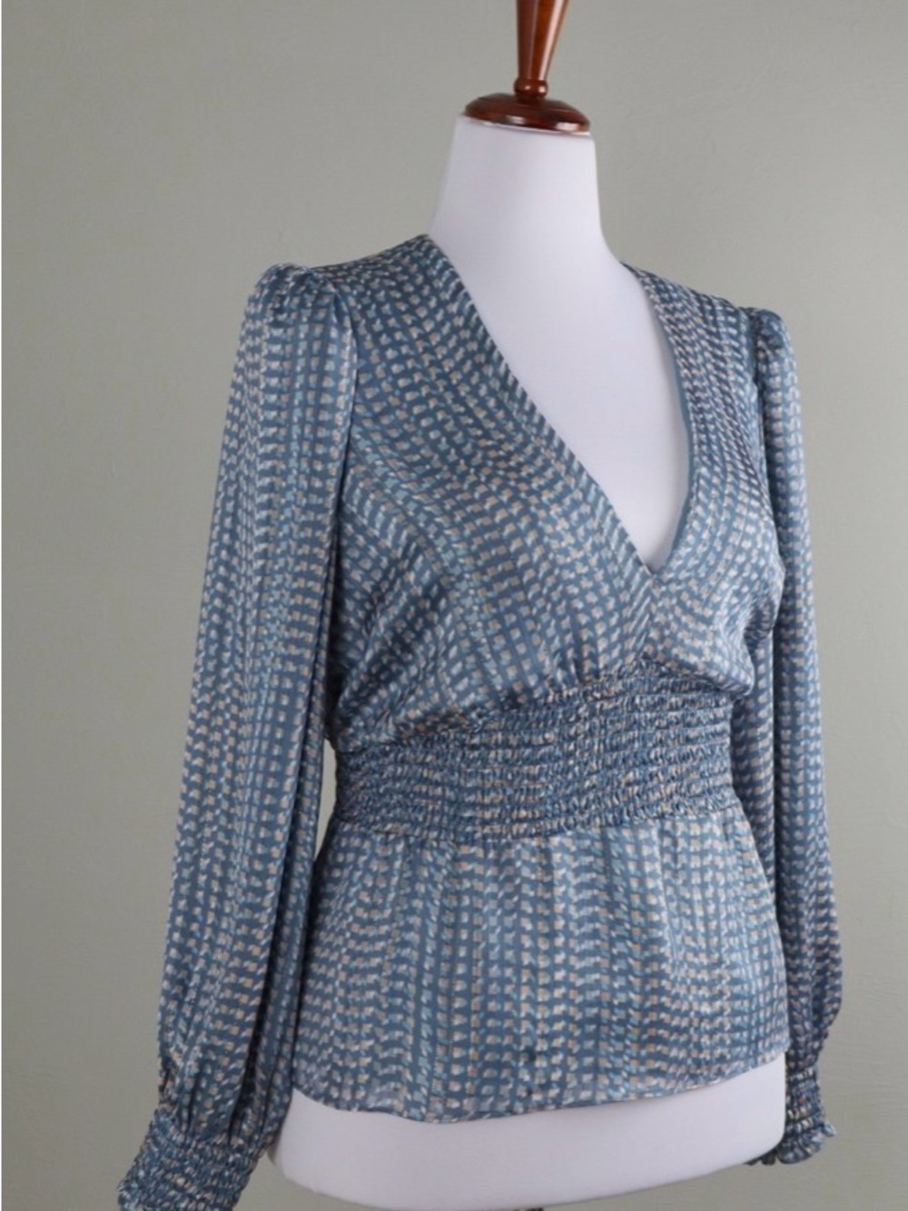 BCBGMaxAzria Blue Printed V-Neck Smocked-Waist Blouse